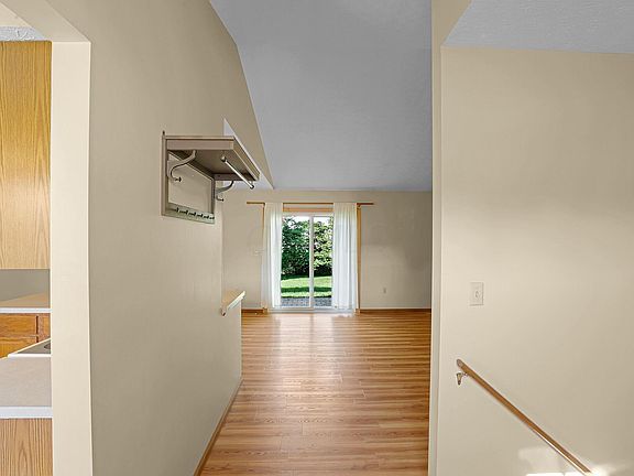 5th image of 204 Rock Creek Dr