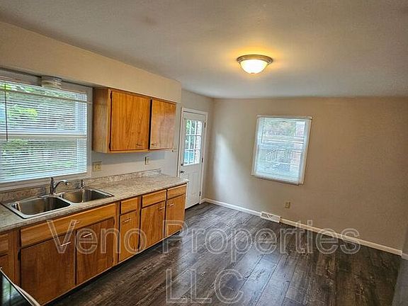 4th image of 236 Old Niskayuna Rd #B