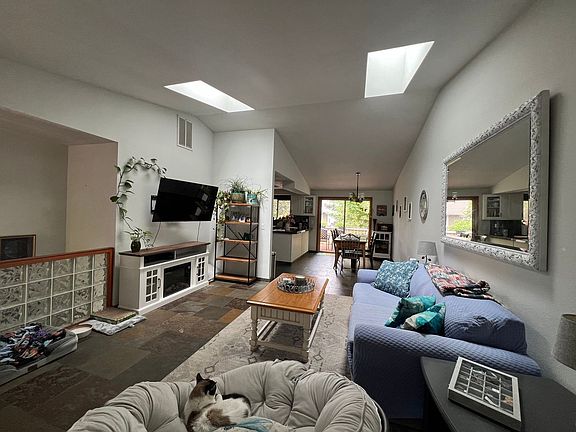 4th image of 263 Grant St