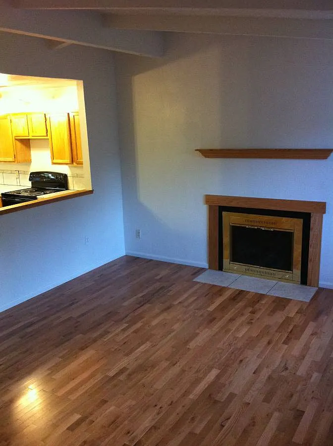 2437 Cheviot Dr — Photo 3