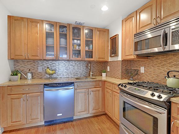 4th image of 712 6th Ave APT 3R