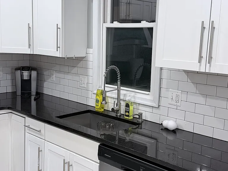 121 3rd Ave — Photo 4