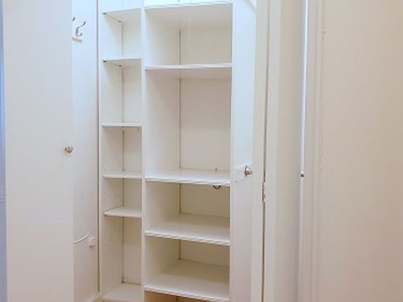 4th image of 32 W 72nd St APT 1B