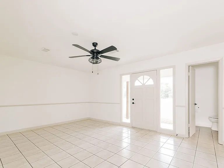 4713 N Bolton Ave — Photo 32