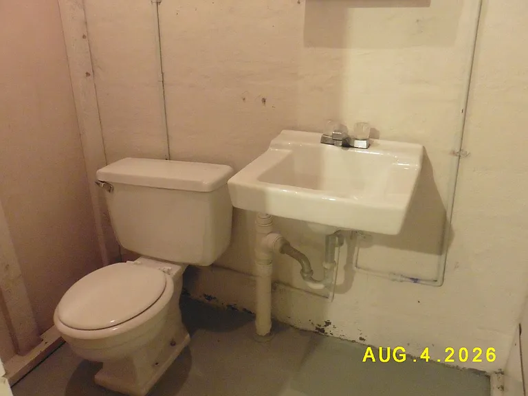 1527 Catherine St — Photo 12