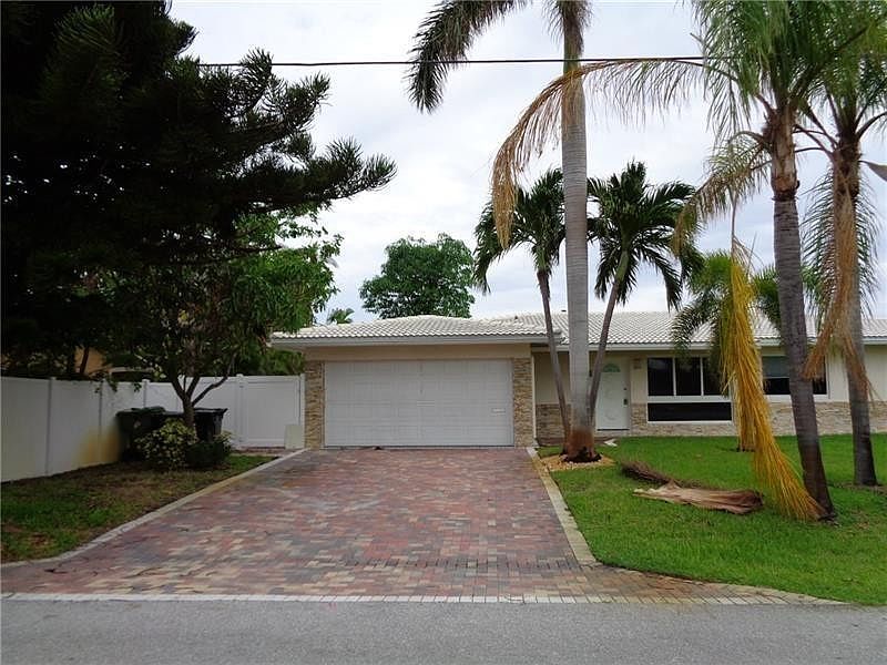 1st image of 3200 NE 27th Avenue