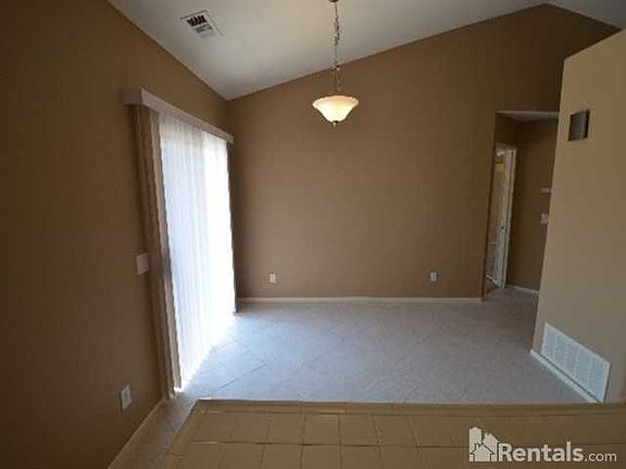 4th image of 123 Mistletoe Ave