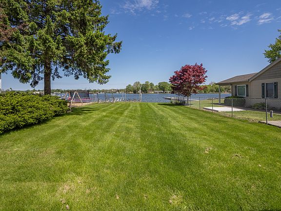 5th image of 45523 Eleanor Dr