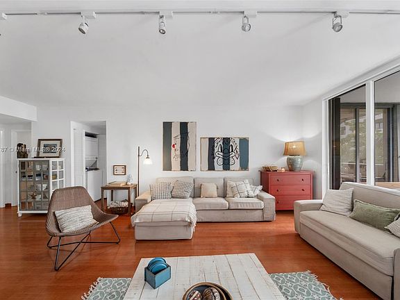 4th image of 181 Crandon Blvd APT 303