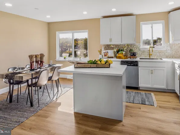 104 Chatham Rd, Turnersville, NJ 08012