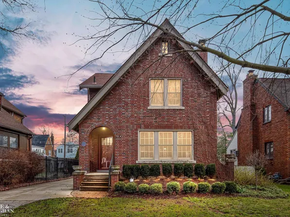 1368 Grayton Rd, Grosse Pointe, MI 48230