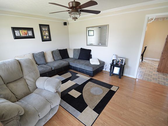 4th image of 135 Chaparral Dr