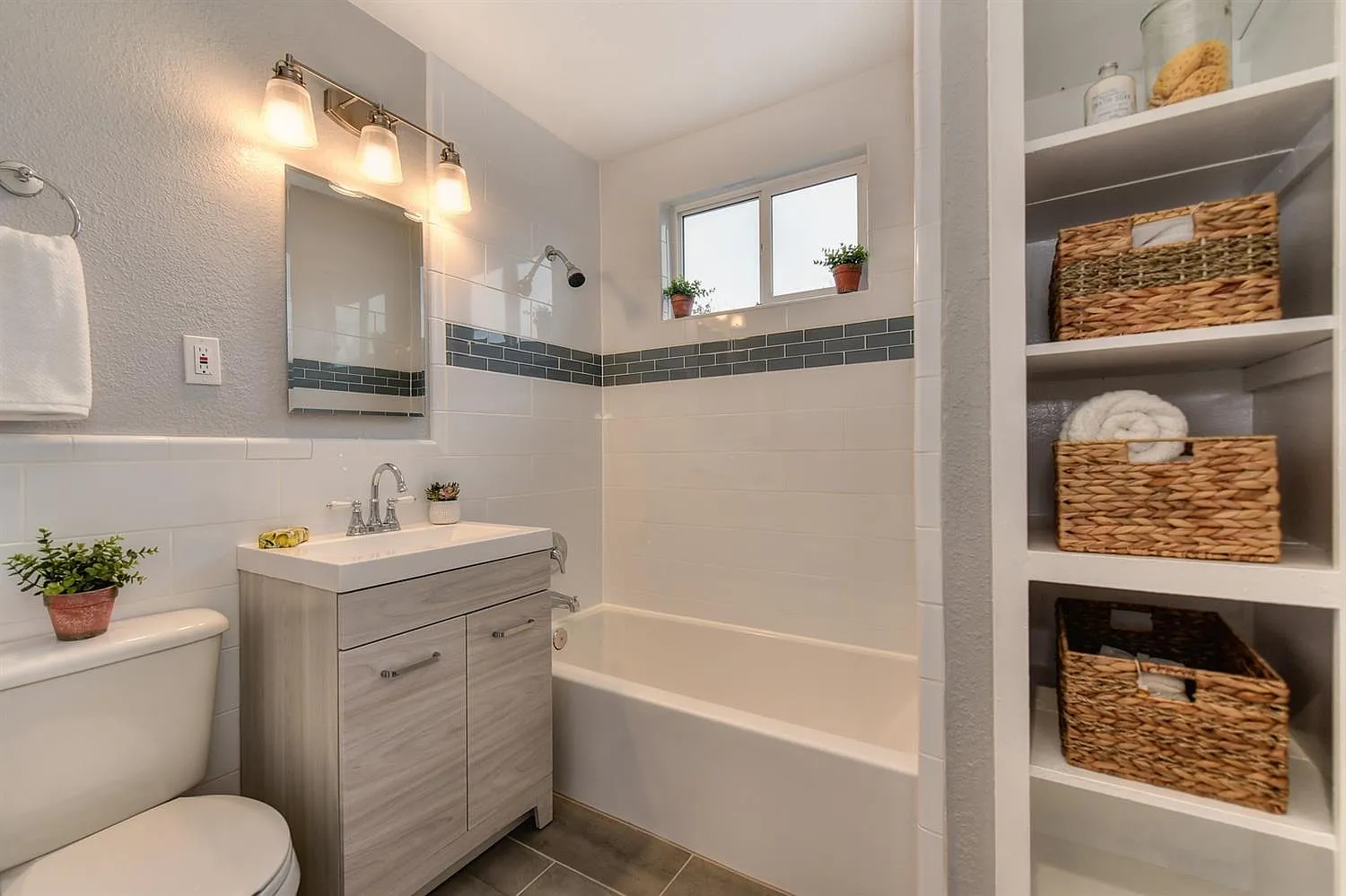 2 bed, 1.0 bath, 750 sqft, $1,650 — Photo 1