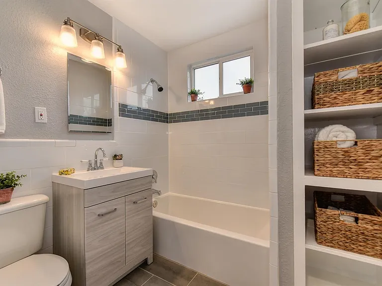3652 McClellan Dr — Photo 1