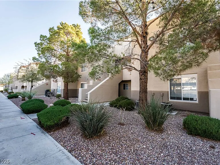 1908 Villa Palms Ct #202 — Photo 4