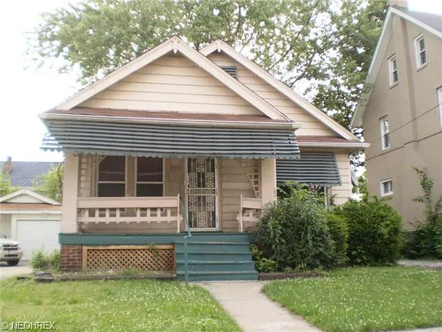 1447 Larchmont Rd photo 1