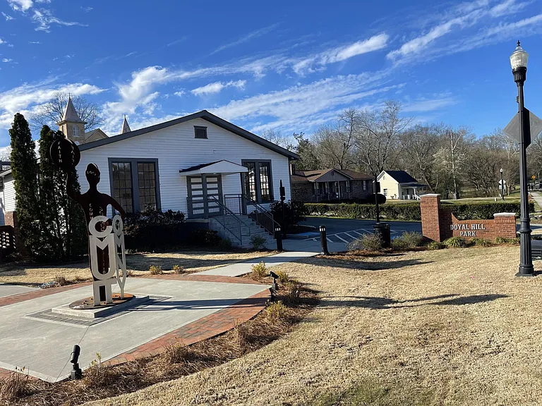 Dallas St — Photo 124