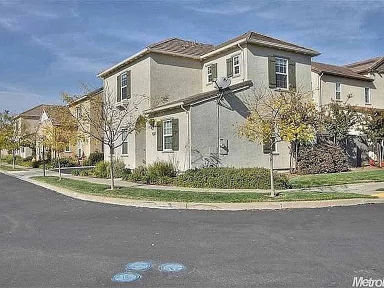 9035 Crescenda Ln