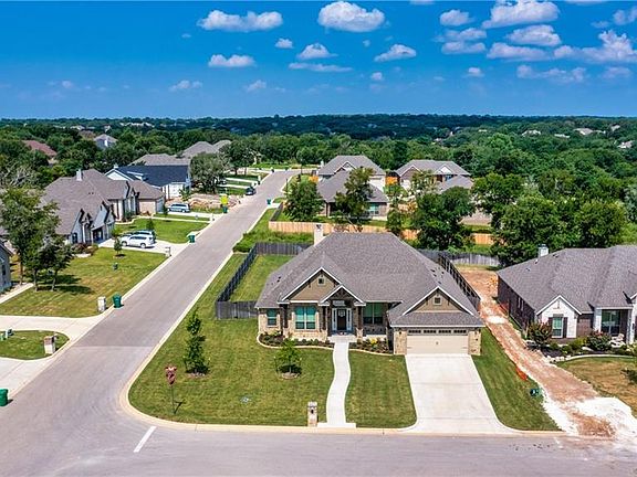 3rd image of 2419 Bluff Cir