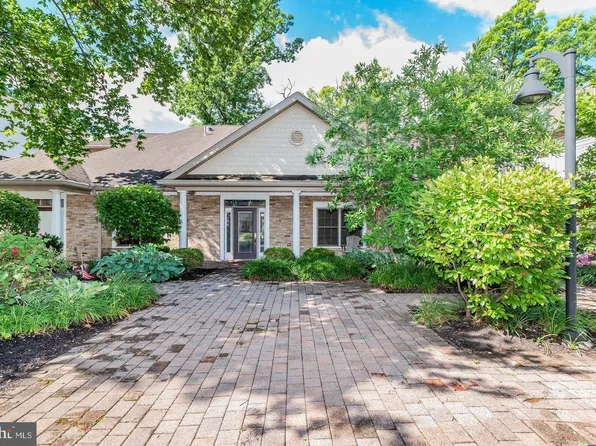 107 High Pointe Dr, Hummelstown, PA 17036