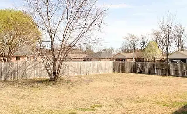 4510 Thompson St — Photo 2