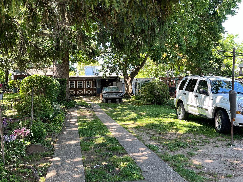 2nd image of 540 Dupont St