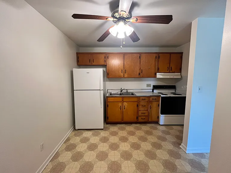 Salem VA 1 Bdrm Apt — Photo 7