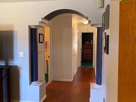 5th image of 674 Laurel Ln