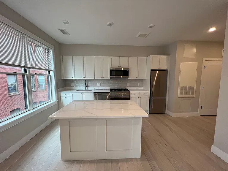 195 Green St #307D — Photo 1