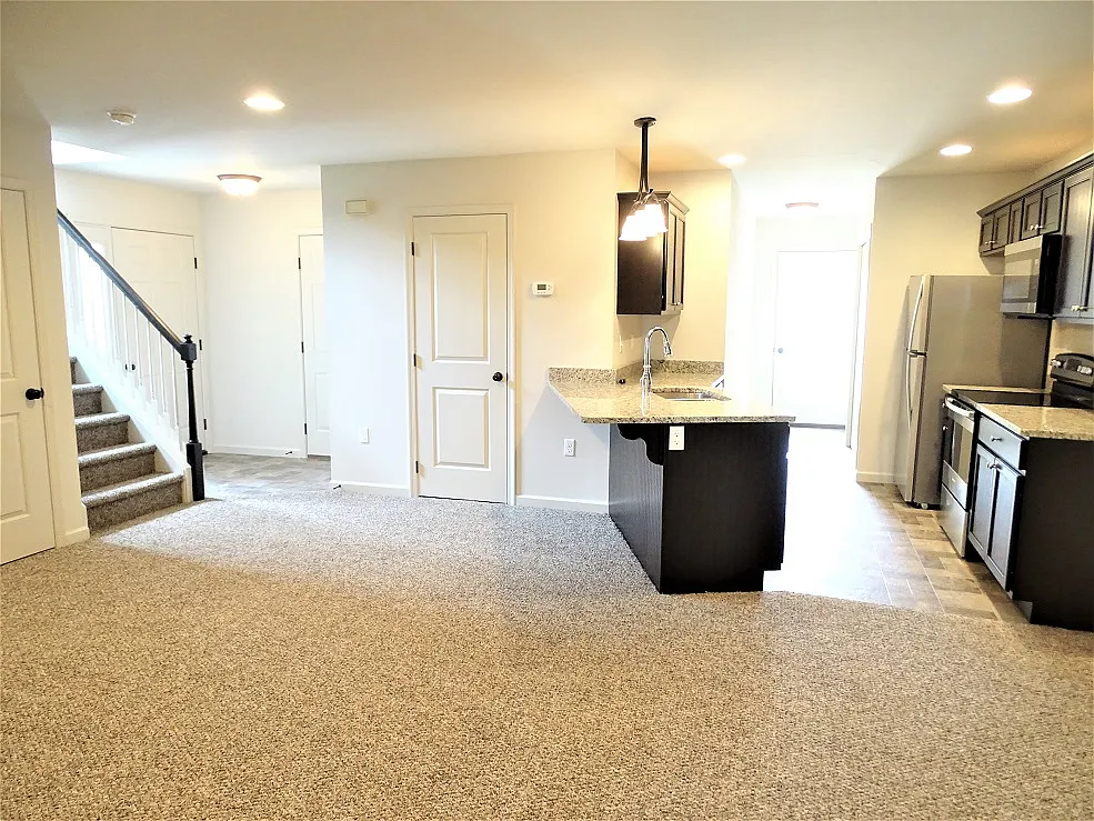 3 bed, 2.5 bath, 1461 sqft, $2,095 — Photo 4