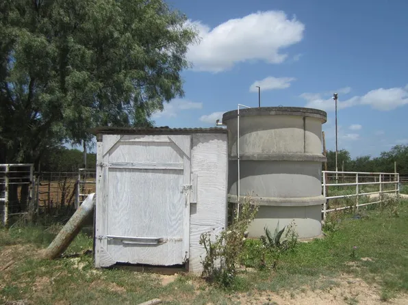 629 Polly Peak Dr, Bandera, TX 78003