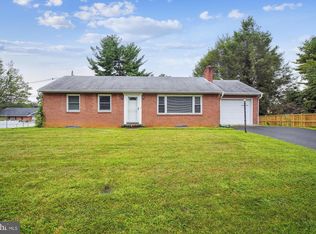 17941 Pin Oak Rd, Hagerstown, MD 21740