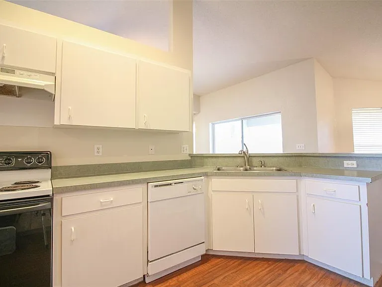 3002 Chasewood Dr — Photo 8