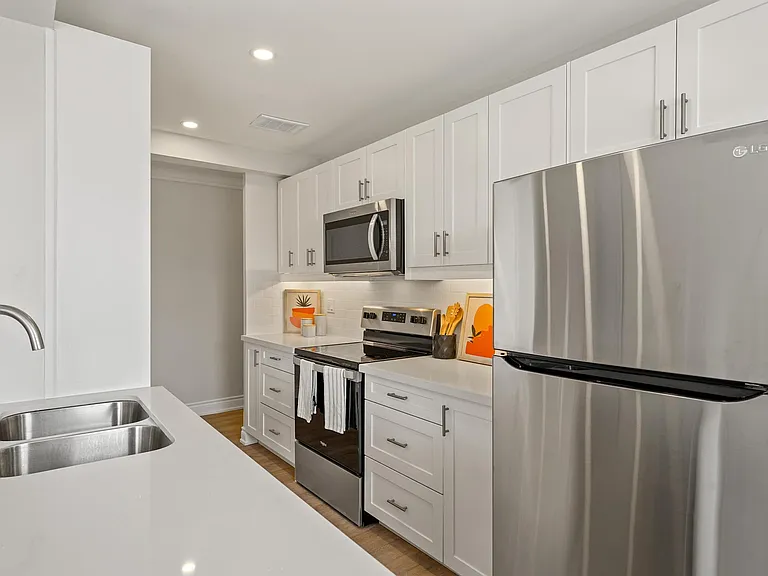 1570 Lawrence Ave W #301 — Photo 4