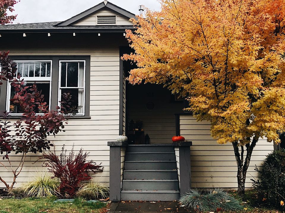 1st image of 418 18th Ave SE