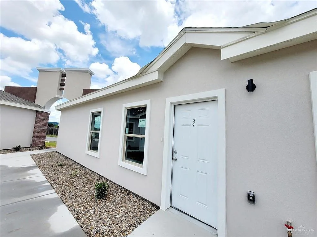 3 bed, 2.0 bath, 1065 sqft, $1,175 — Photo 3