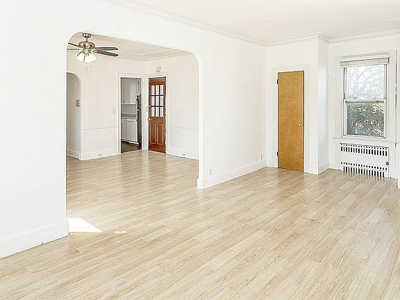 5th image of 324 W Chester St Floor 2
