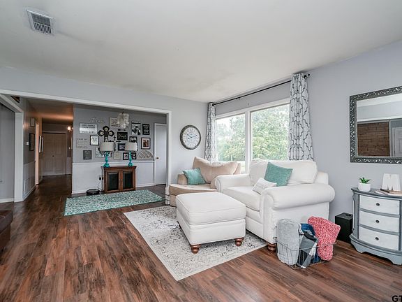 5th image of 800 Canada St