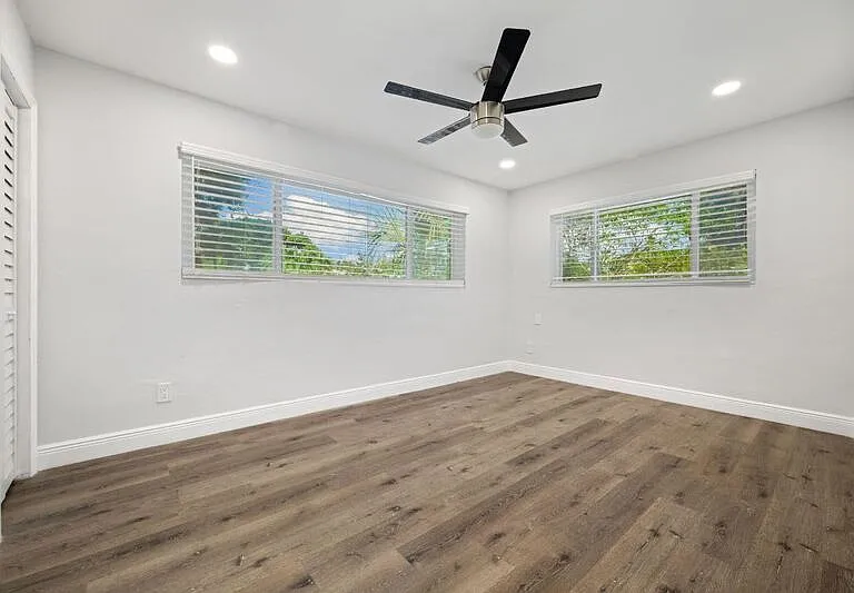 2298 NE 4th Ave — Photo 19