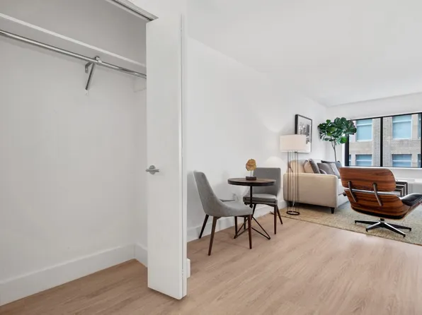 160 West 24th Street image 4 of 7