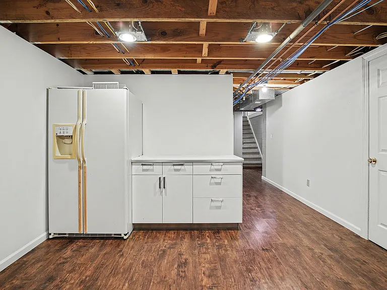 353 Hollywood Dr — Photo 16