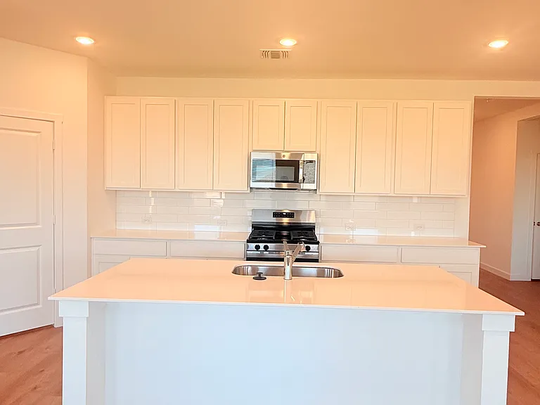 9109 SW 19th St — Photo 7