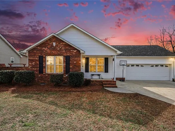 323 Jarrett Rd, Thomasville, NC 27360