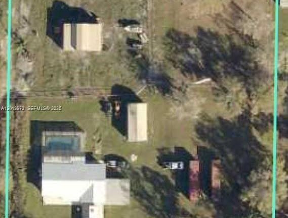 3rd image of 826 B Rd
