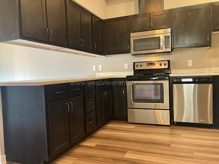 203 E Laurel St — Photo 367