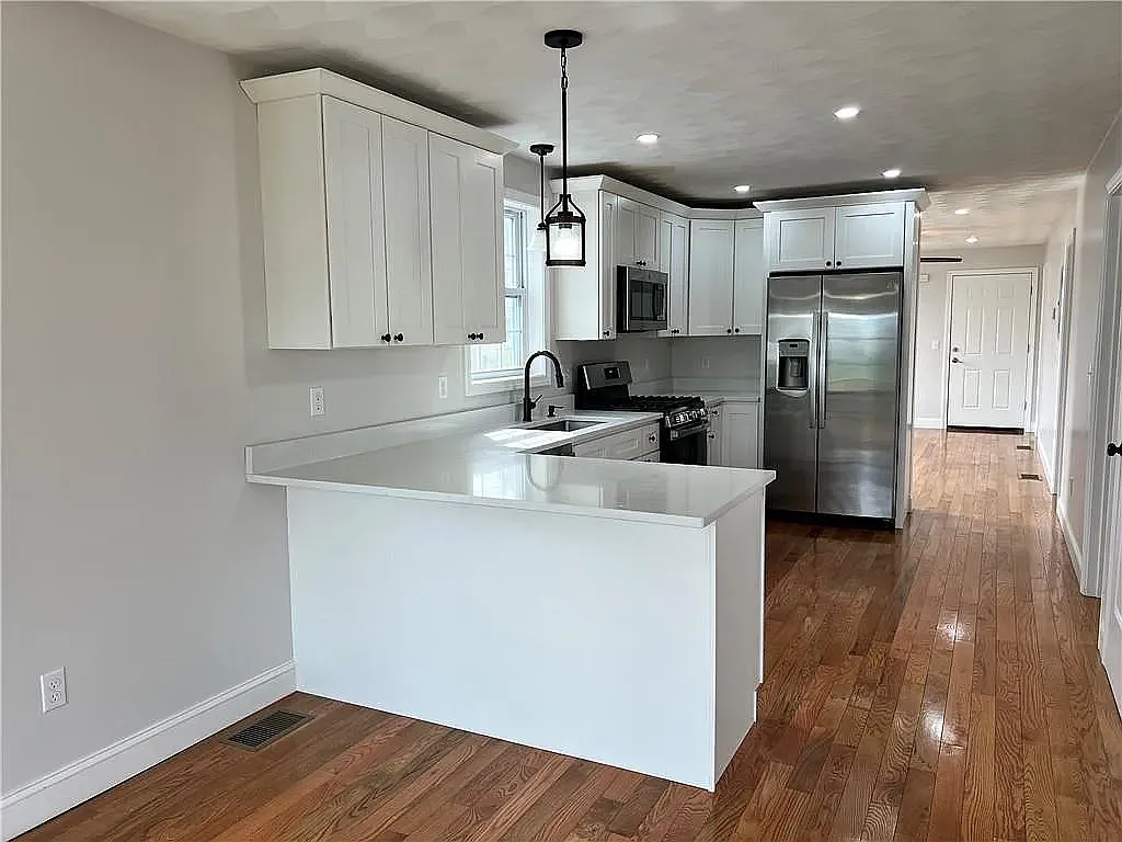 3 bed, 1400 sqft, $2,500 — Photo 4