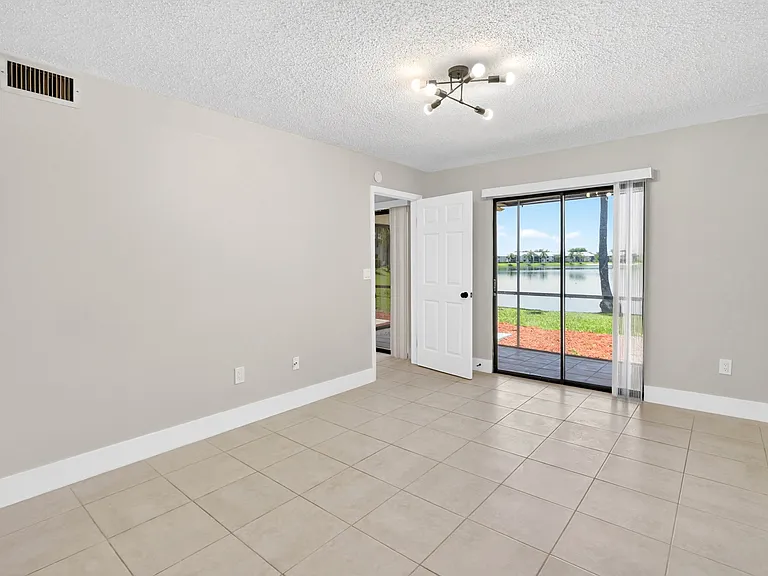 800 Independence Dr #800F — Photo 7