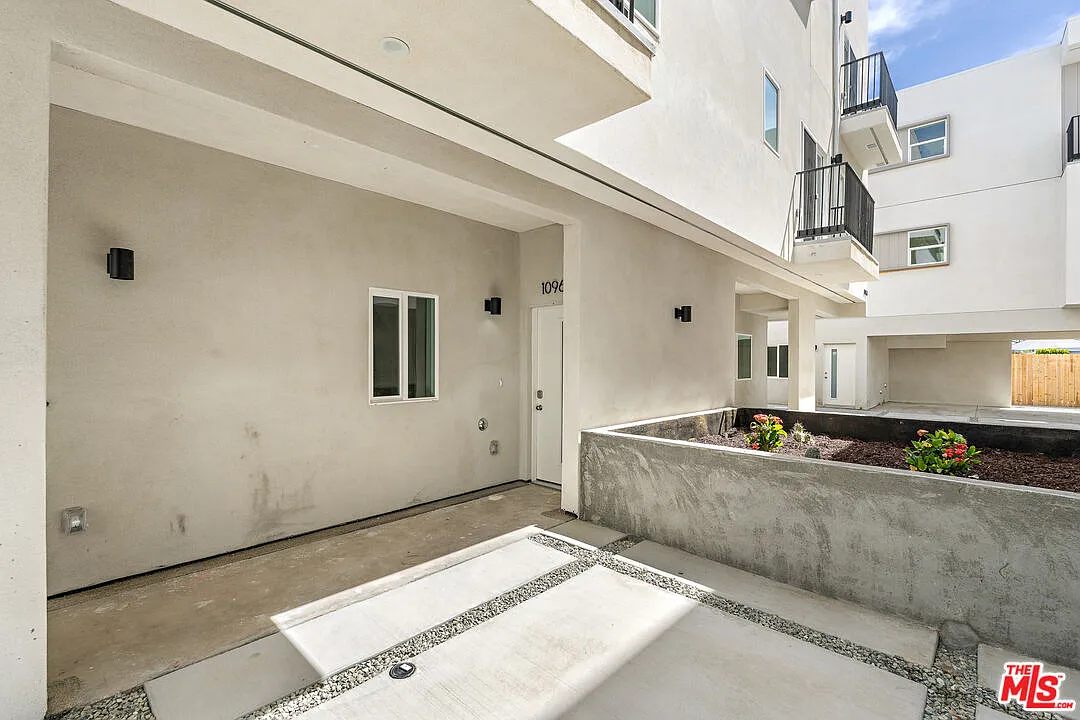 3 bed, 3.5 bath, 1456 sqft, $4,295 — Photo 3