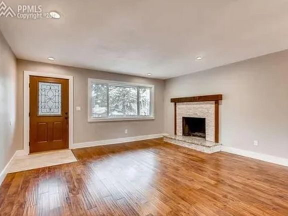 3rd image of 875 Teller Ln