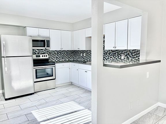 5th image of 704-724 W 5th St #720-B